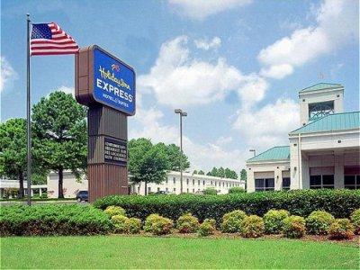 Holiday Inn Express Hotel & Suites Huntsville University Drive Exterior photo