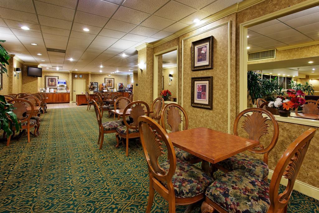 Holiday Inn Express Hotel & Suites Huntsville University Drive Restaurant photo